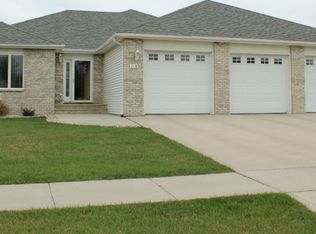 3528 Prairie Dr, Grand Forks, ND 58201