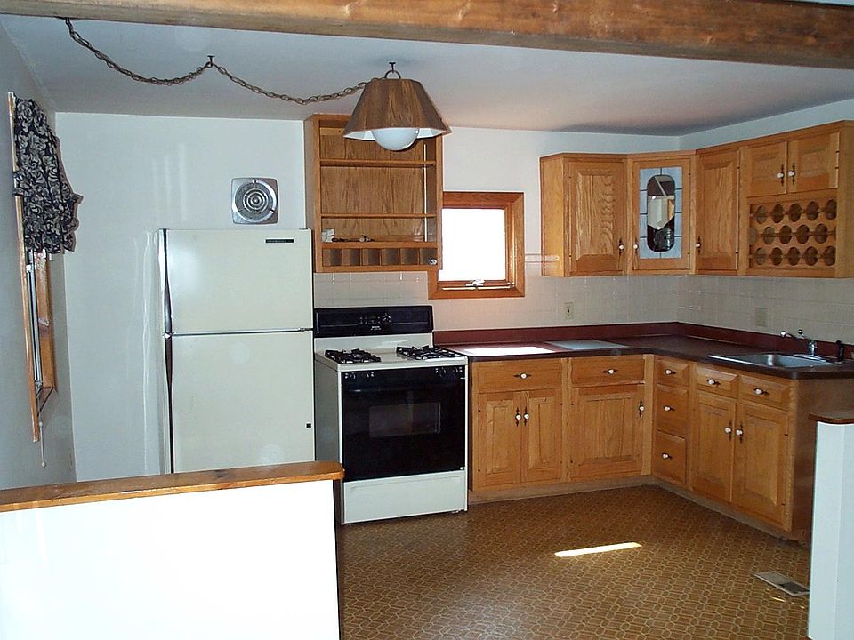 2nd image of 11 Undine Ave