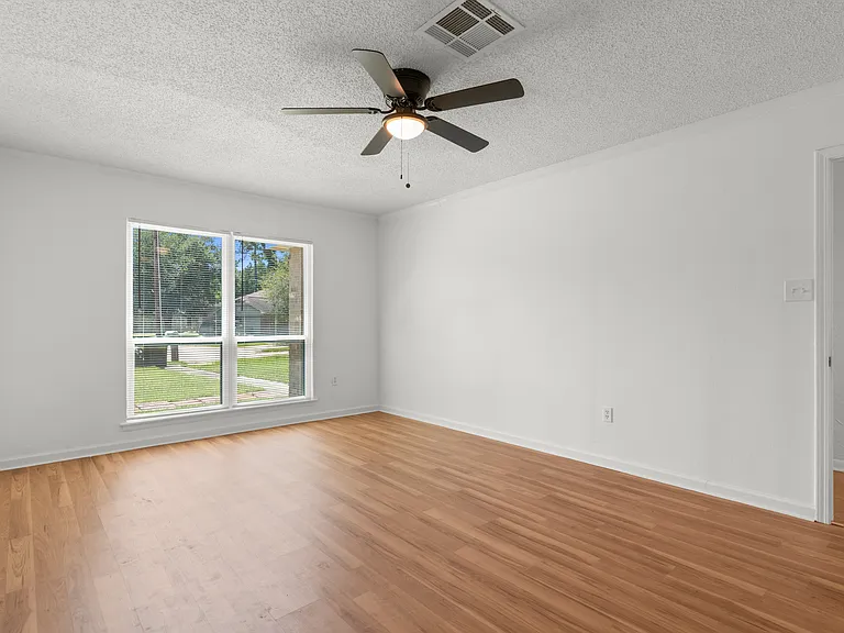 110 Charles Dr — Photo 7