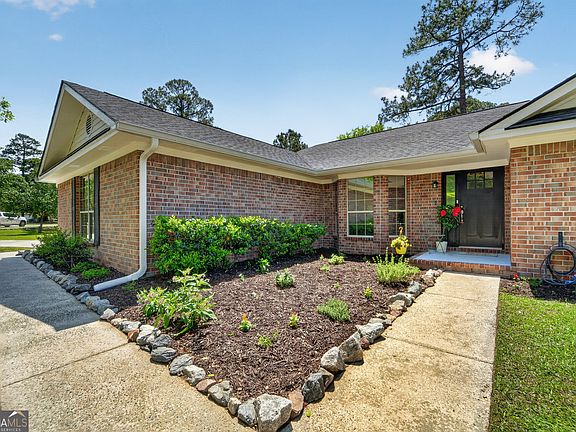 3rd image of 420 Willowpeg Way