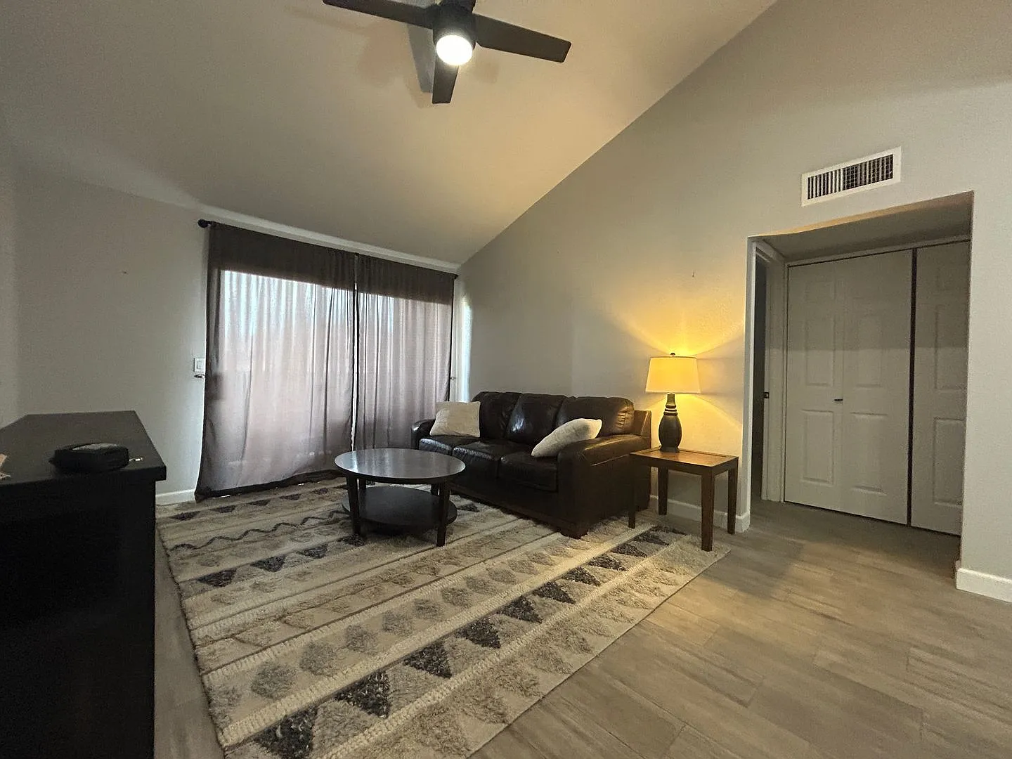 1 Bedroom, 1 Bath in Dobson Ranch — Photo 2