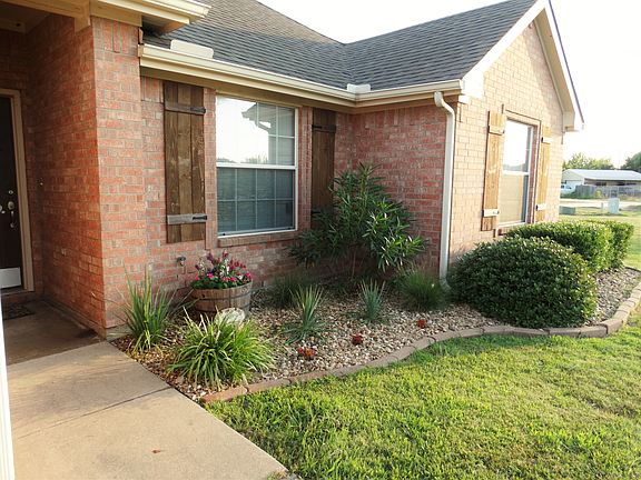3rd image of 102 Brittany Dr