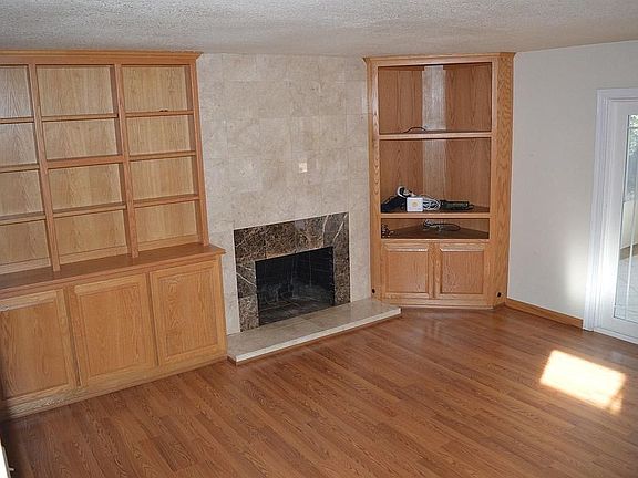 5th image of 2732 Owens St