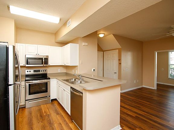 5th image of 13105 Harbour Vista Cir