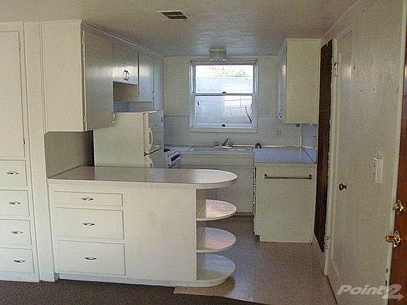 Breakfast Bar & Storage