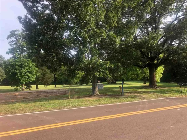 2090 Pickwick St, Savannah, TN 38372