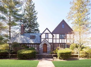 76 Oxford Blvd, Garden City, NY 11530