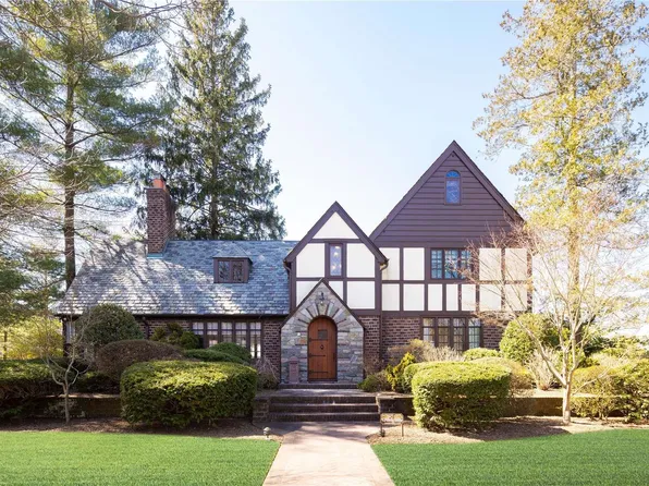 76 Oxford Boulevard, Garden City, NY 11530