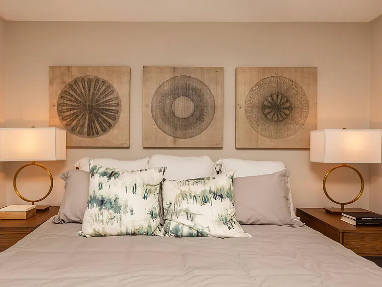 COZY ONE BEDROOM MADISON LANDING AT RESEARCH PARK AND THE COTTAGES APARTMENT