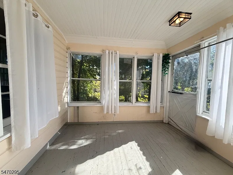 2 bed, 1.0 bath, $2,500 — Photo 3