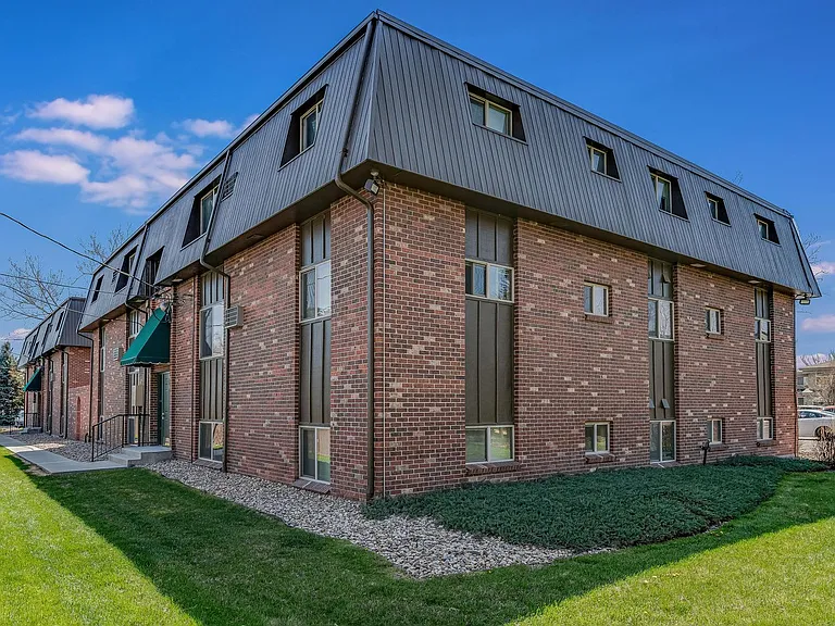 Woodridge Apartments — Photo 36