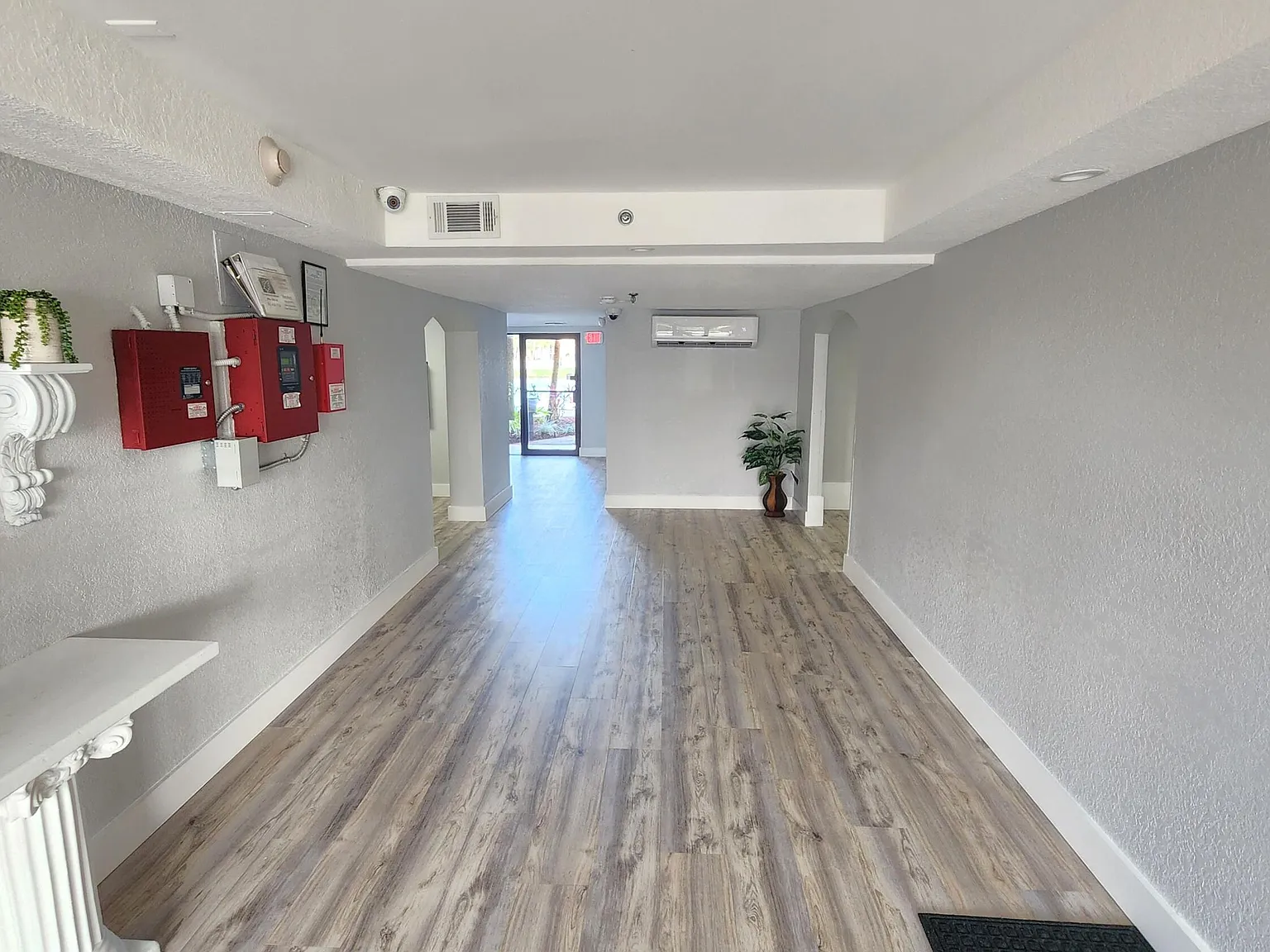 2 bed, 2.0 bath, 1175 sqft, $2,300 — Photo 2
