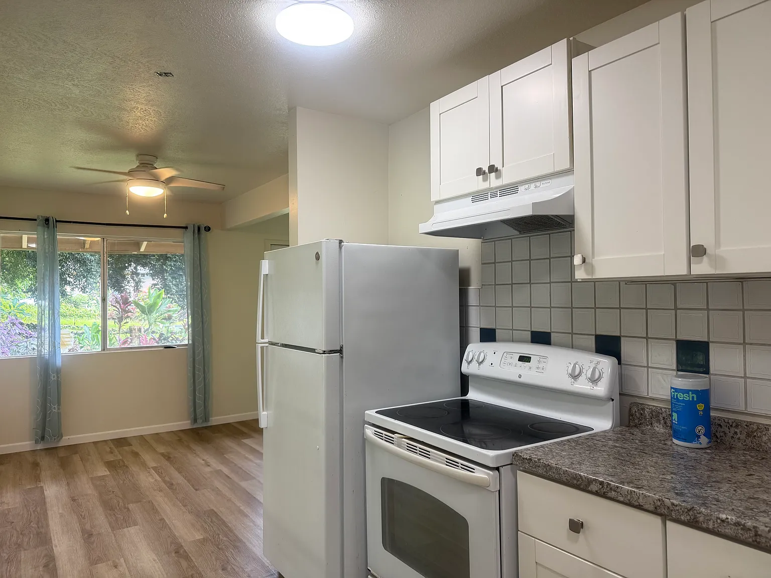 3 bed, 1.5 bath, 1008 sqft, $1,700 — Photo 2