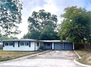 1303 Mockingbird Ln, Seguin, TX 78155
