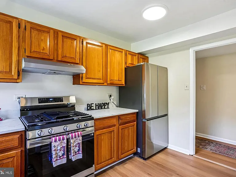 10601 Weymouth St #4 — Photo 6