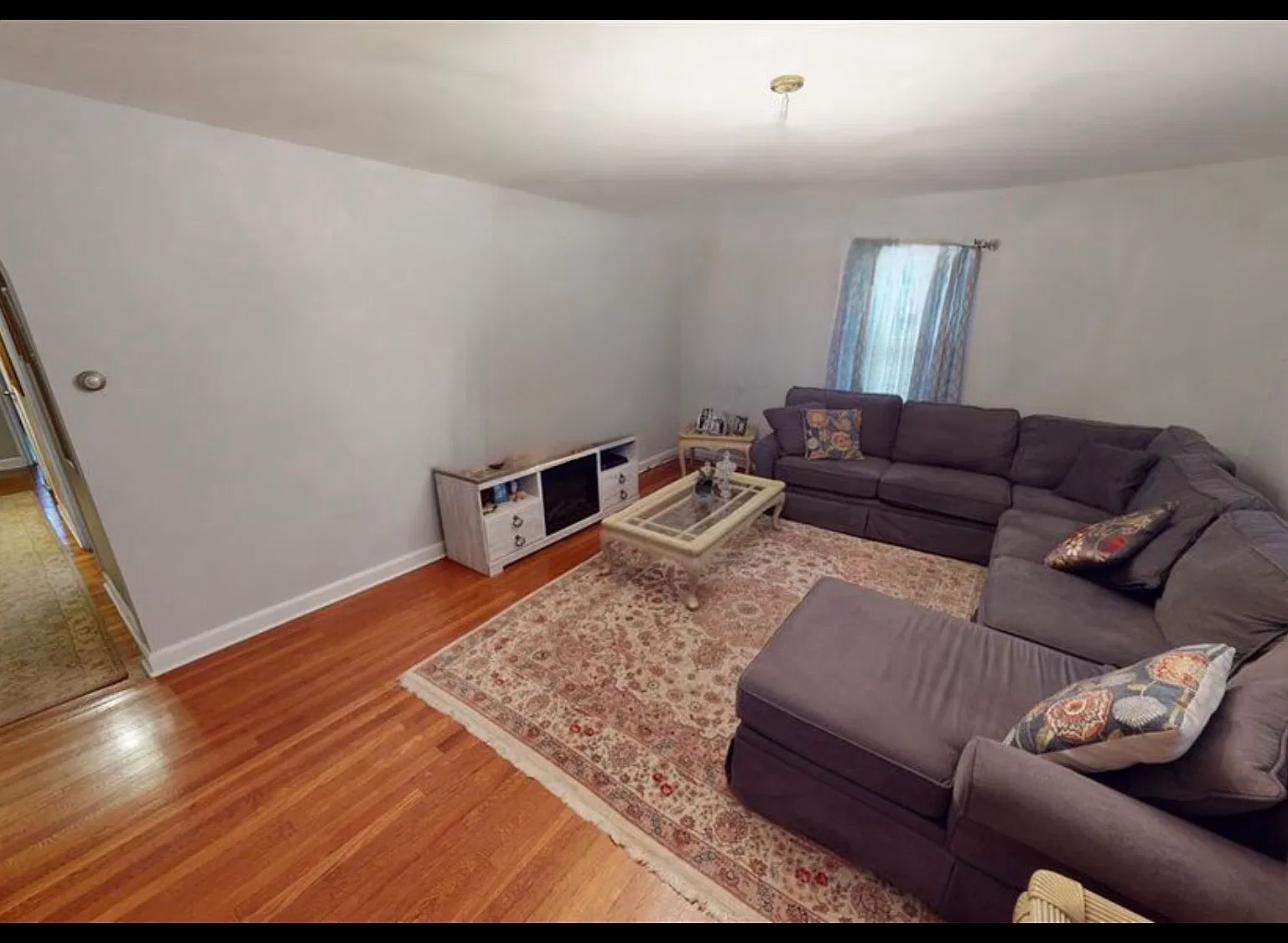 3 bed, 2000 sqft, $3,600 — Photo 2