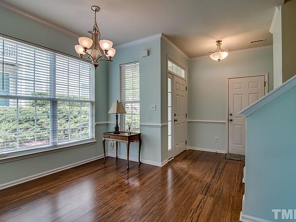 4th image of 1002 Bartlett Cir