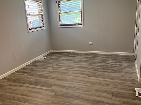 4th image of 9709 S Emerald Ave