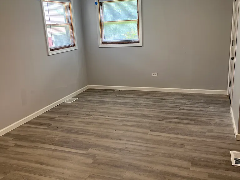 9709 S Emerald Ave — Photo 4