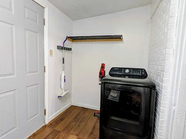 48 Douglas St — Photo 7
