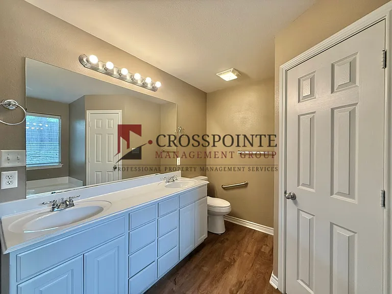 15919 Brittain Ct — Photo 10