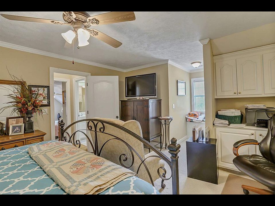 1st image of 117 Woodlands Green Dr