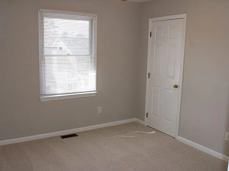 102 Uxbridge Ct — Photo 11