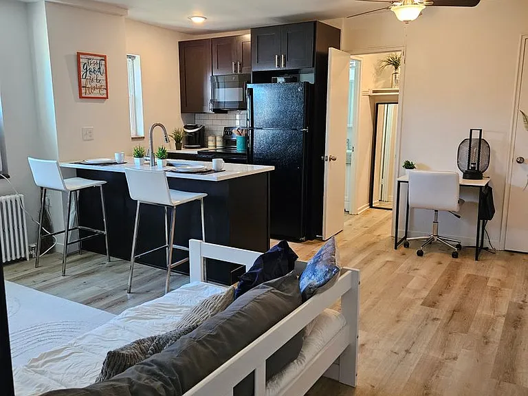 Hillside Apartments — Photo 7