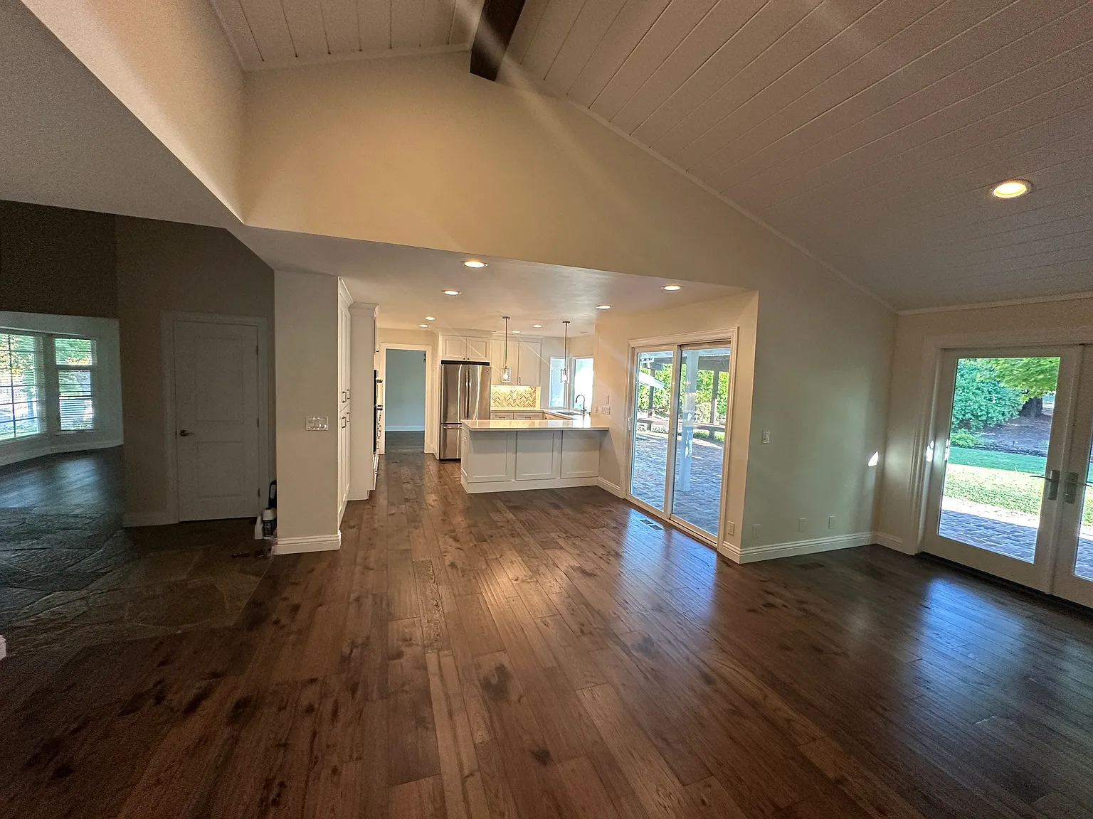 4 bed, 2.5 bath, 2494 sqft, $7,300 — Photo 3