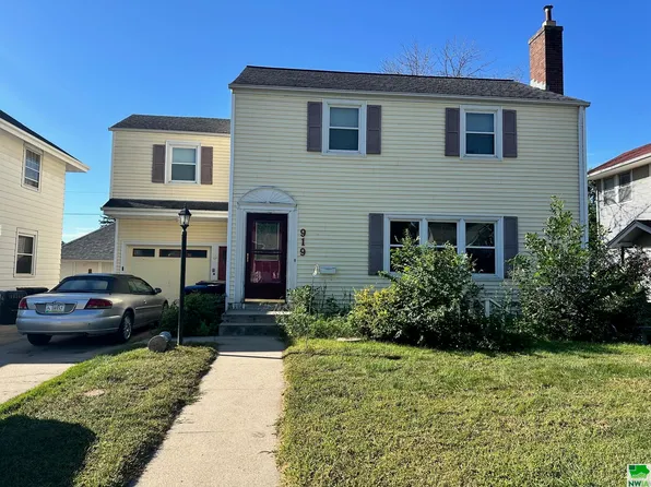 919 W Cherry St, Cherokee, IA 51012