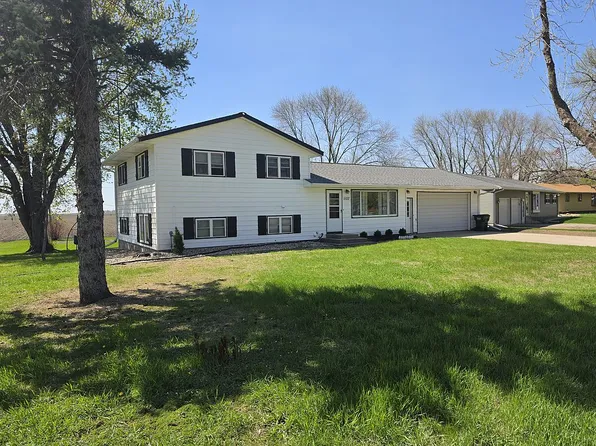 1107 4th St NW, Clara City, MN 56222
