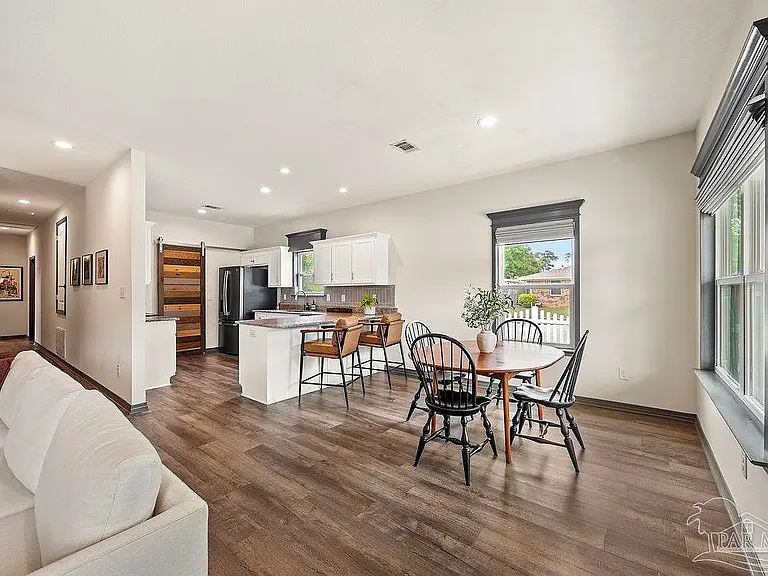 301 Dwight Ave — Photo 3