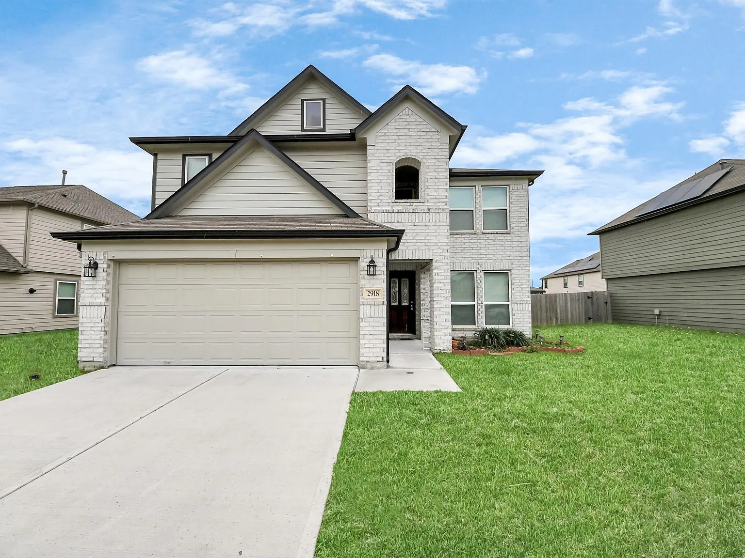 4 bed, 2.5 bath, 2788 sqft, $3,100 — Photo 2