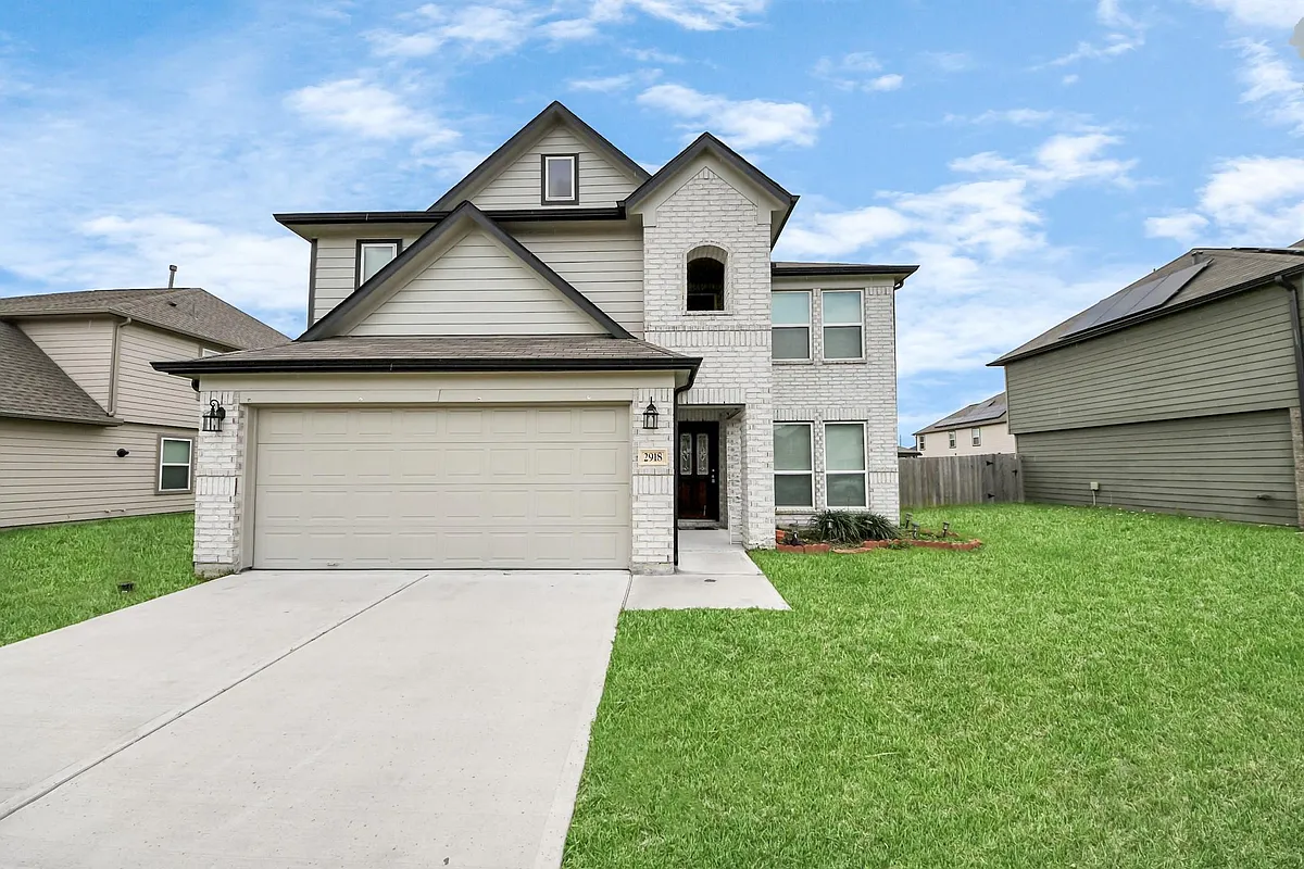 Building Photo - 2918 Silverhorn Ln