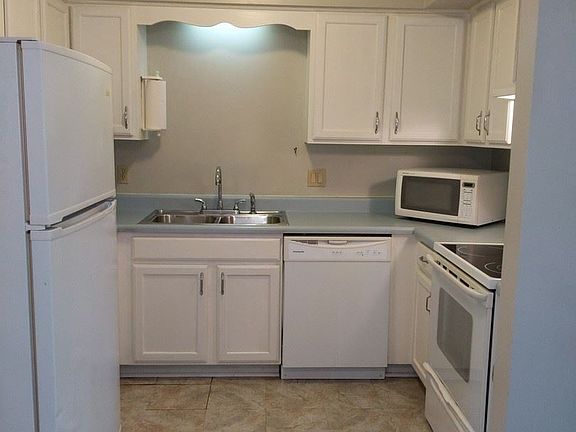 2nd image of 4941 W Saint Paul Ave