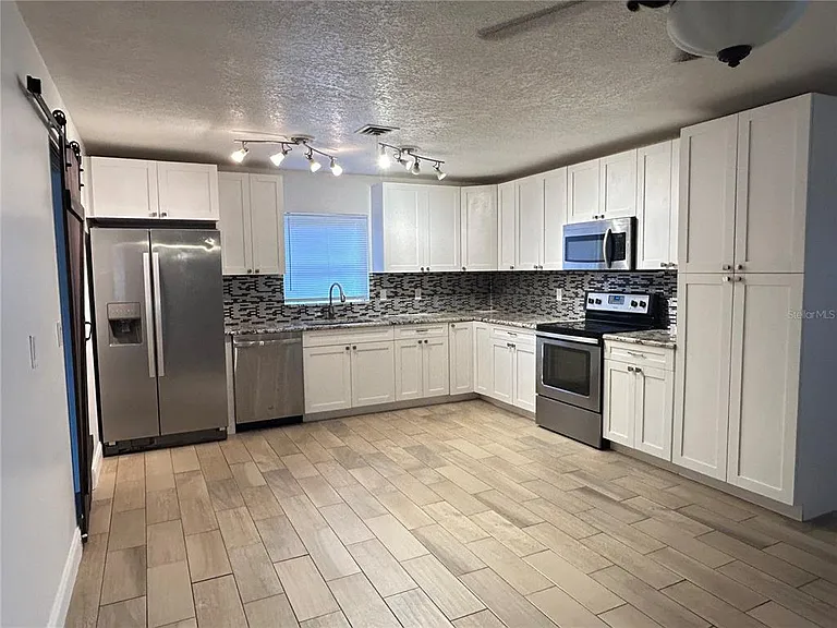 1241 N Lake Elbert Dr NE — Photo 14