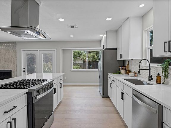 5th image of 2817 Norfolk Dr
