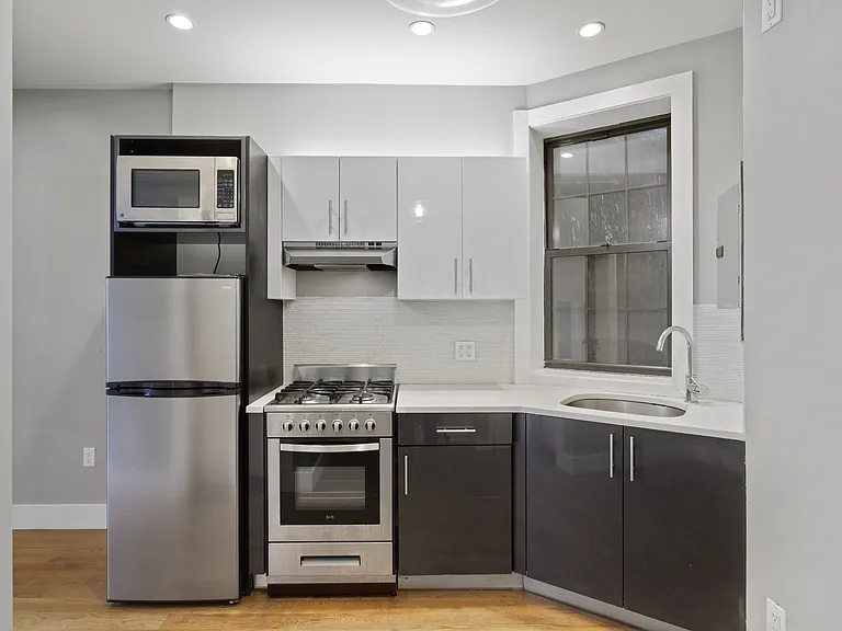 139 Essex St #10 — Photo 3