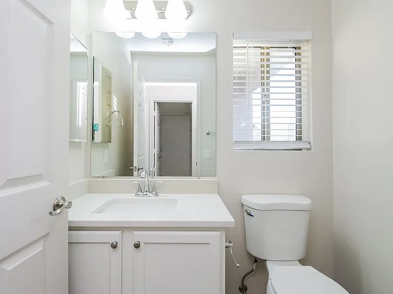 7925 W Claremont St — Photo 16