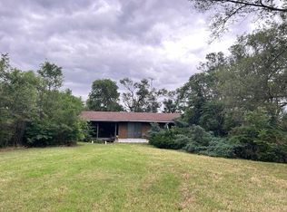 3724 E Country Club Rd, Salina, KS 67401