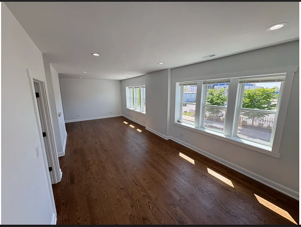 Building Photo - 3338 W Addison St #2