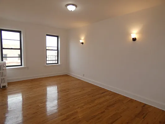 Rented by Karten Real Estate Services LLC | media 28