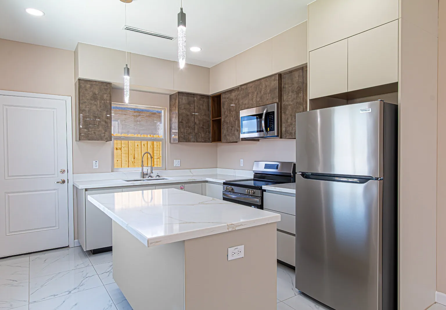 3 bed, 1069 sqft, $1,300 — Photo 3