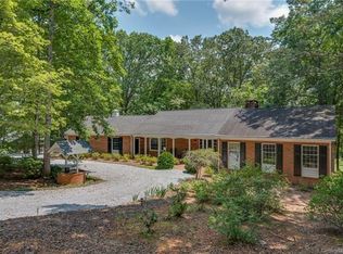 108 Blue Bird Ln, Tryon, NC 28782