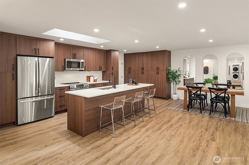 5th image of 4910 NE 1st Court