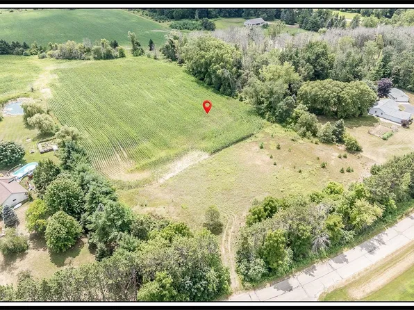 Lyons Rd, New London, WI 54961