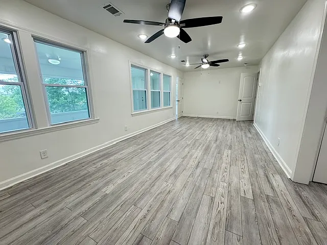 2353 Agnes Dr — Photo 5