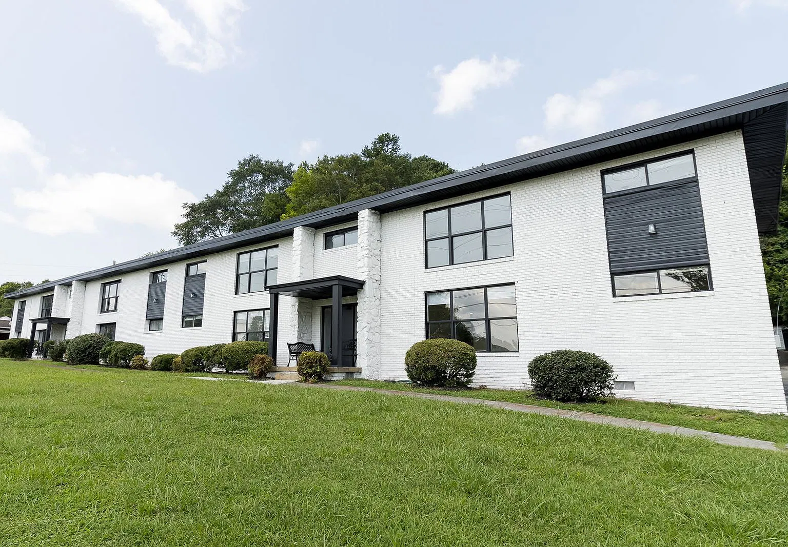 2 bed, 1.0 bath, 1100 sqft, $1,195 — Photo 1