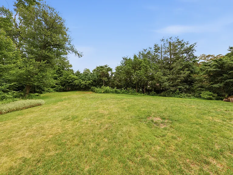 11 Belaire Dr — Photo 22