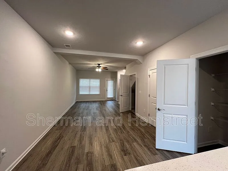 2 bed, 2.5 bath, 1241 sqft, $1,515 — Photo 4